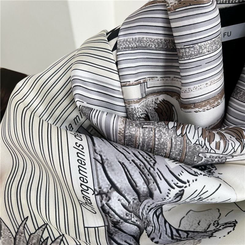Grandi Sciarpe di Seta di Marc - Accessories Brand For Women recensione e prezzo