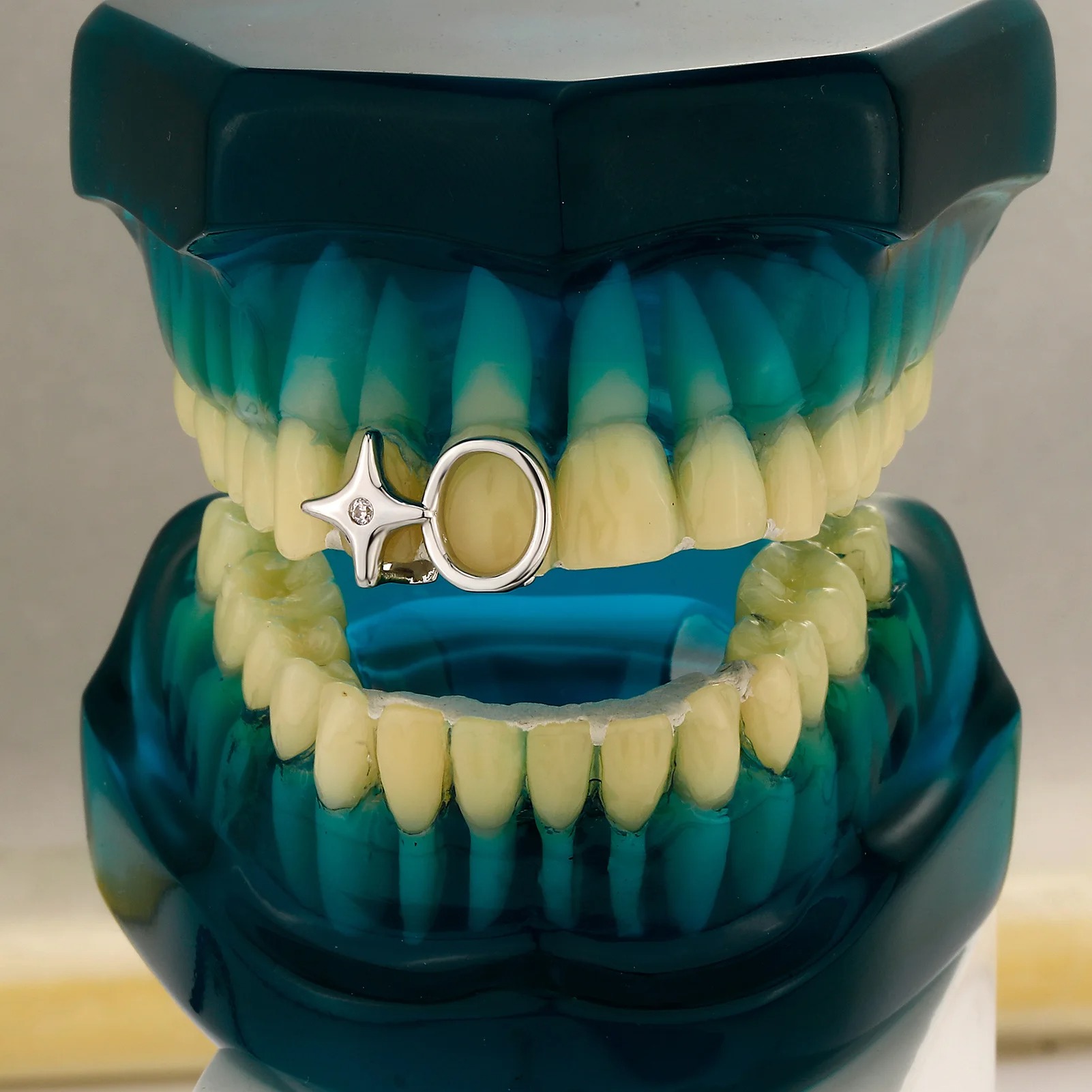 Grillz Dentali Y2K Lucidi con  - Women'S Y2K Accessories recensione e prezzo